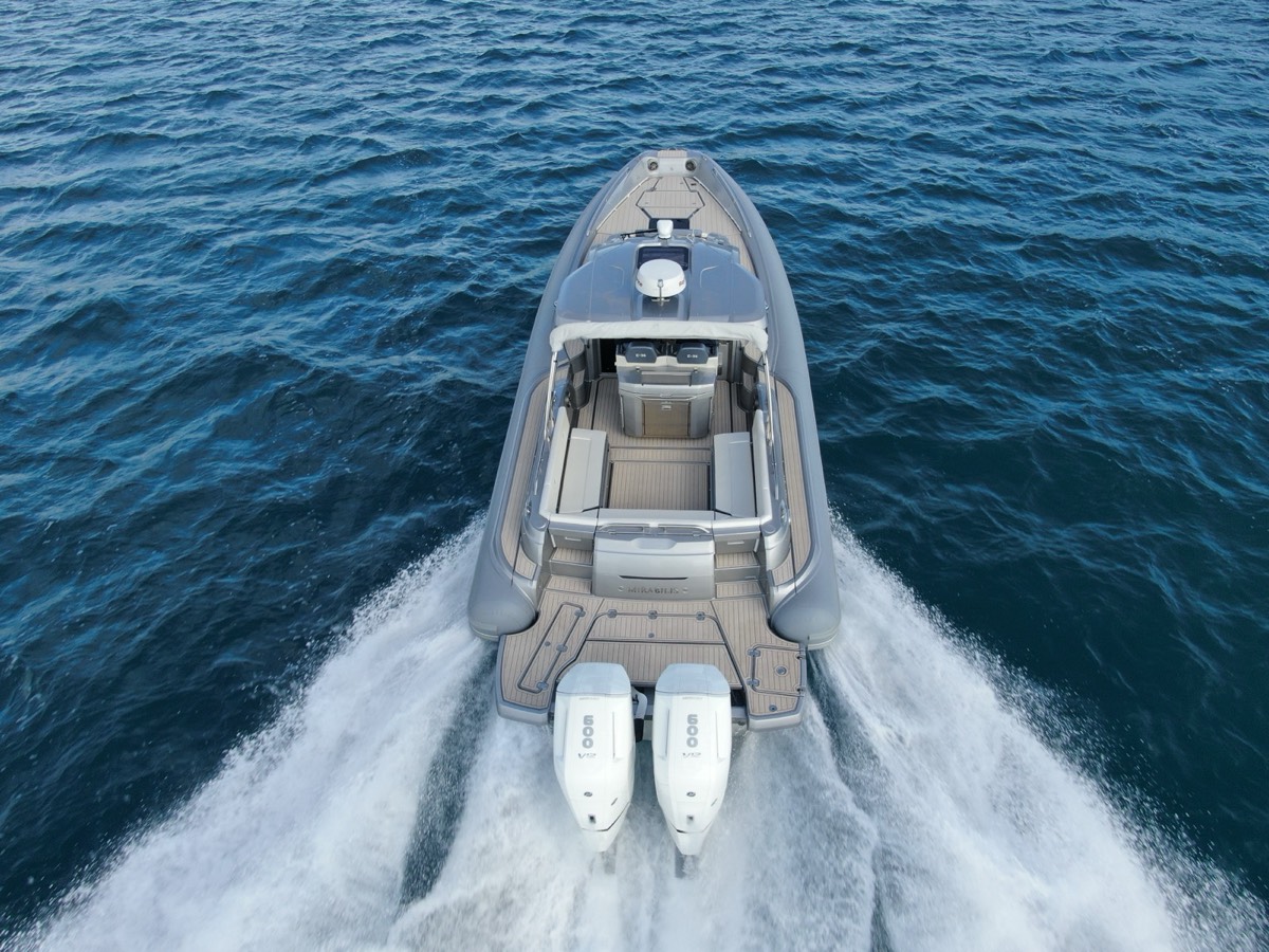 Open di lusso con rivestimento nautico ItalDek in EVA: in navigazione
