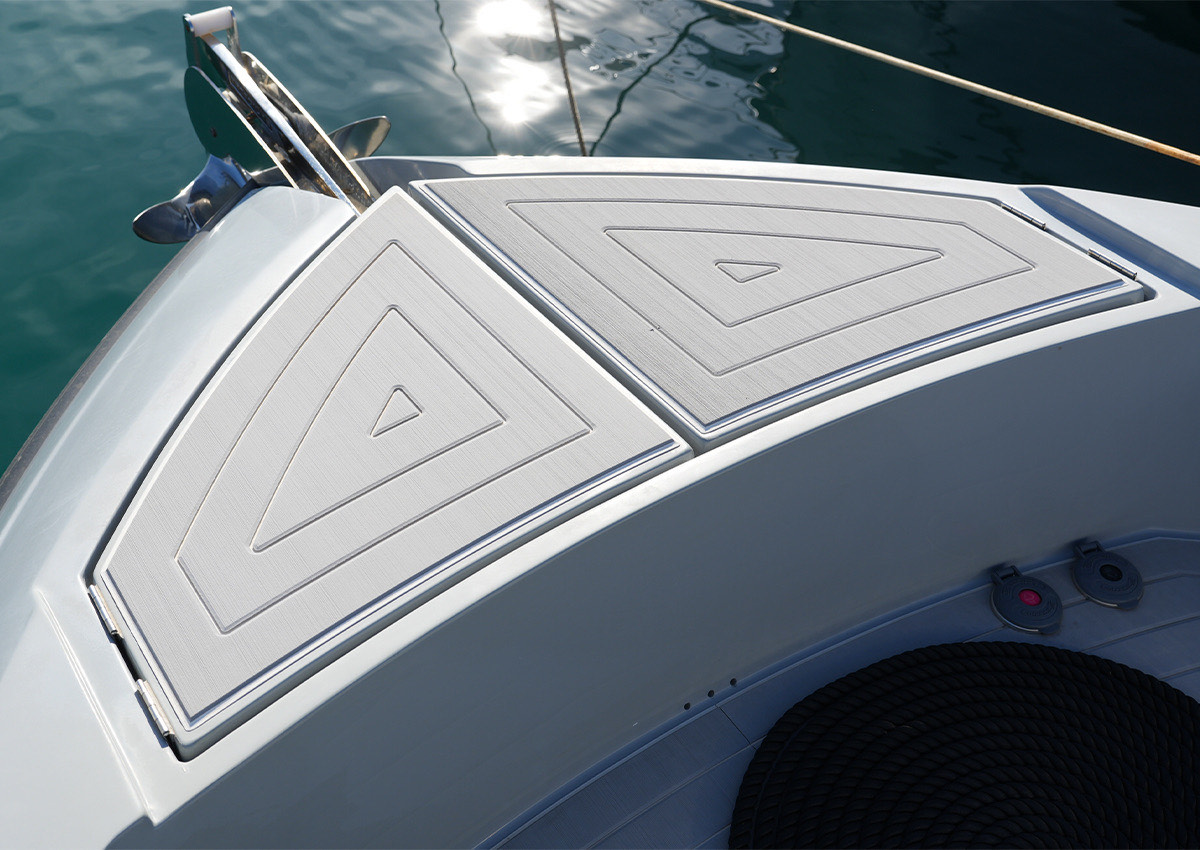 Prendisole con rivestimento nautico ItalDek in EVA: grigio con disegno geometrico