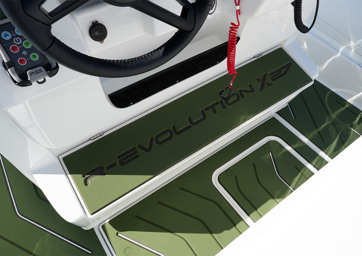 Plancia con rivestimento nautico ItalDek in EVA: verde militare