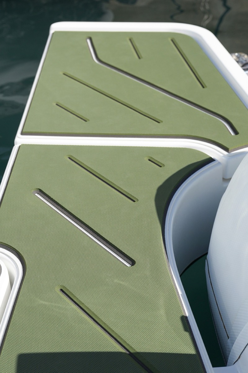 RIB sportivo con rivestimento nautico ItalDek in EVA: texture diamantata verde